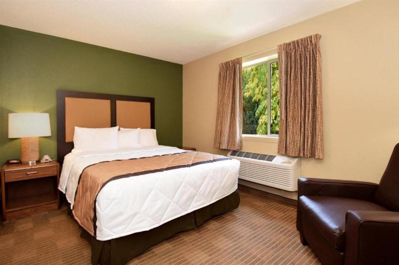 Extended Stay America Select Suites - Raleigh - Rtp - 4610 Miami Blvd Дърам Екстериор снимка