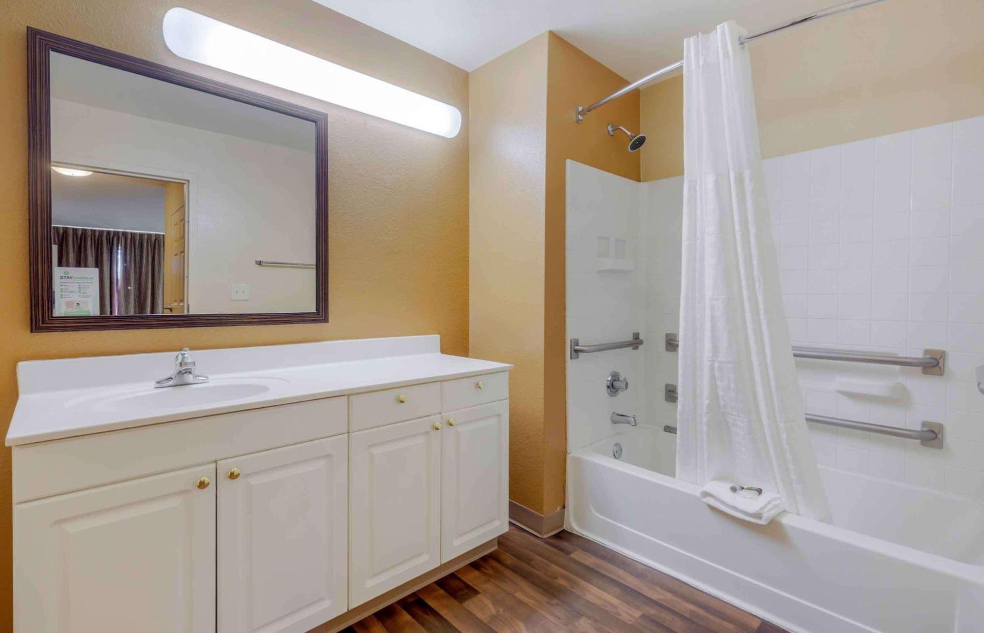 Extended Stay America Select Suites - Raleigh - Rtp - 4610 Miami Blvd Дърам Екстериор снимка
