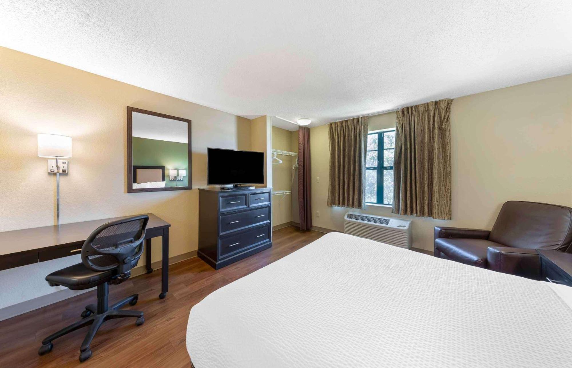 Extended Stay America Select Suites - Raleigh - Rtp - 4610 Miami Blvd Дърам Екстериор снимка