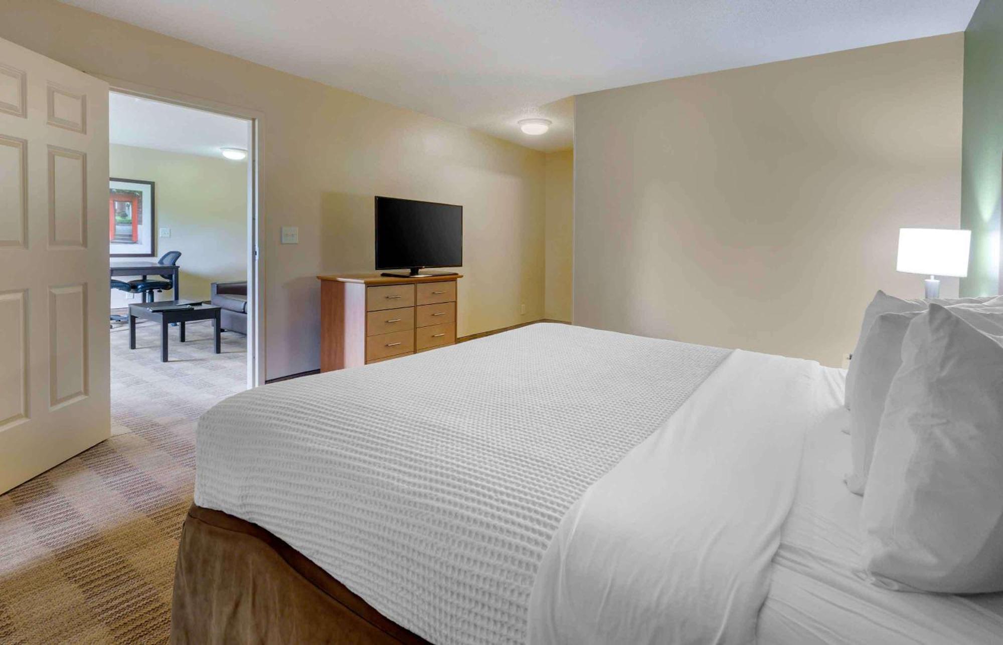 Extended Stay America Select Suites - Raleigh - Rtp - 4610 Miami Blvd Дърам Екстериор снимка