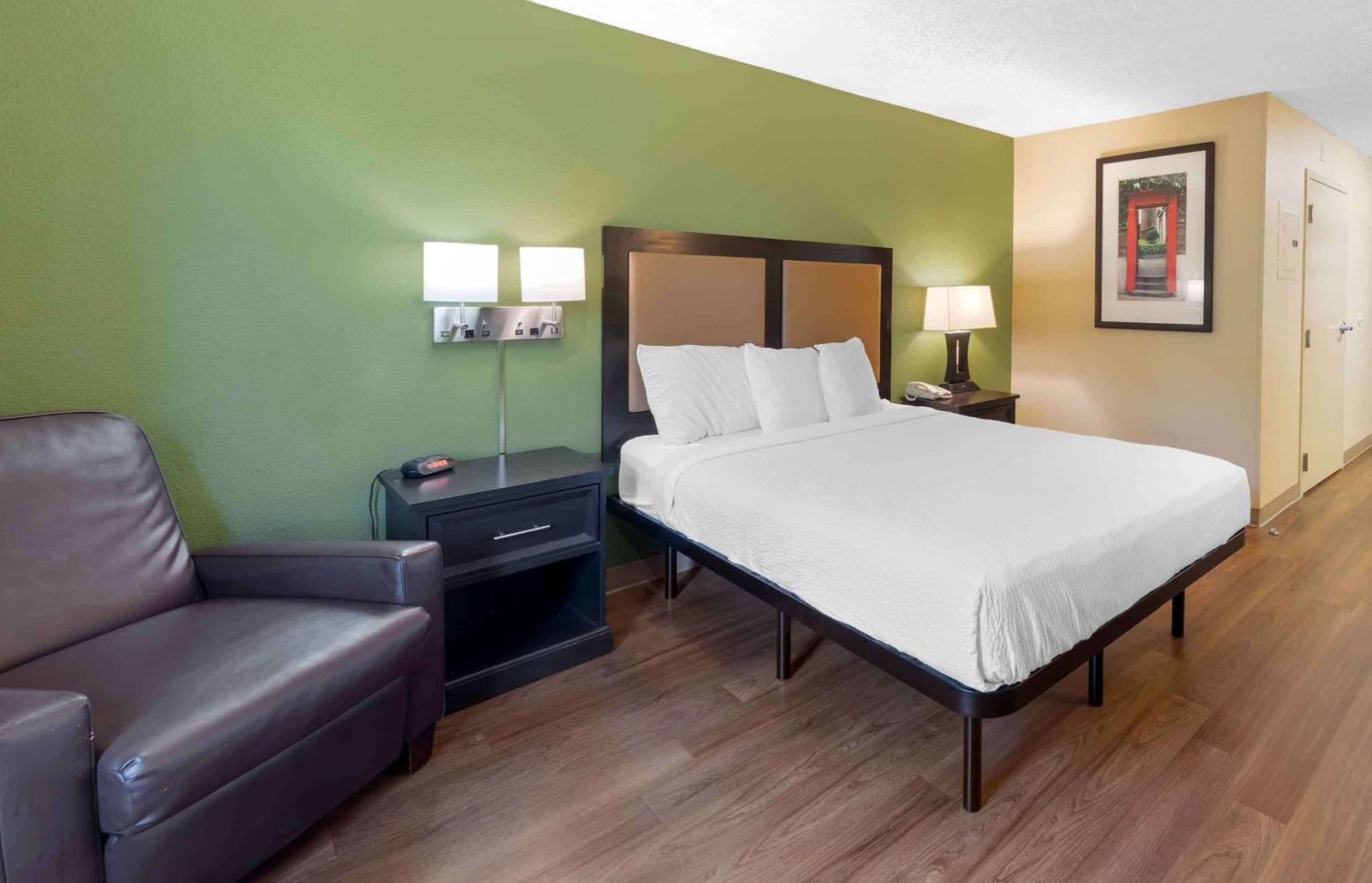 Extended Stay America Select Suites - Raleigh - Rtp - 4610 Miami Blvd Дърам Екстериор снимка