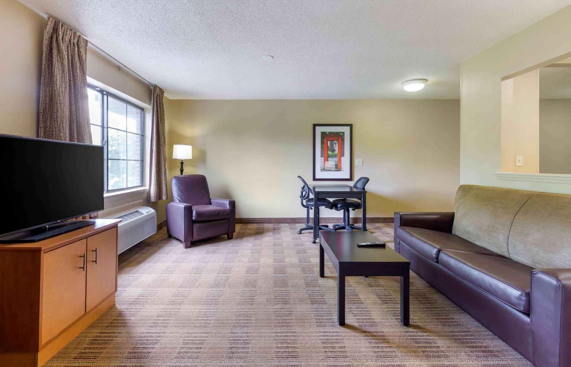 Extended Stay America Select Suites - Raleigh - Rtp - 4610 Miami Blvd Дърам Екстериор снимка