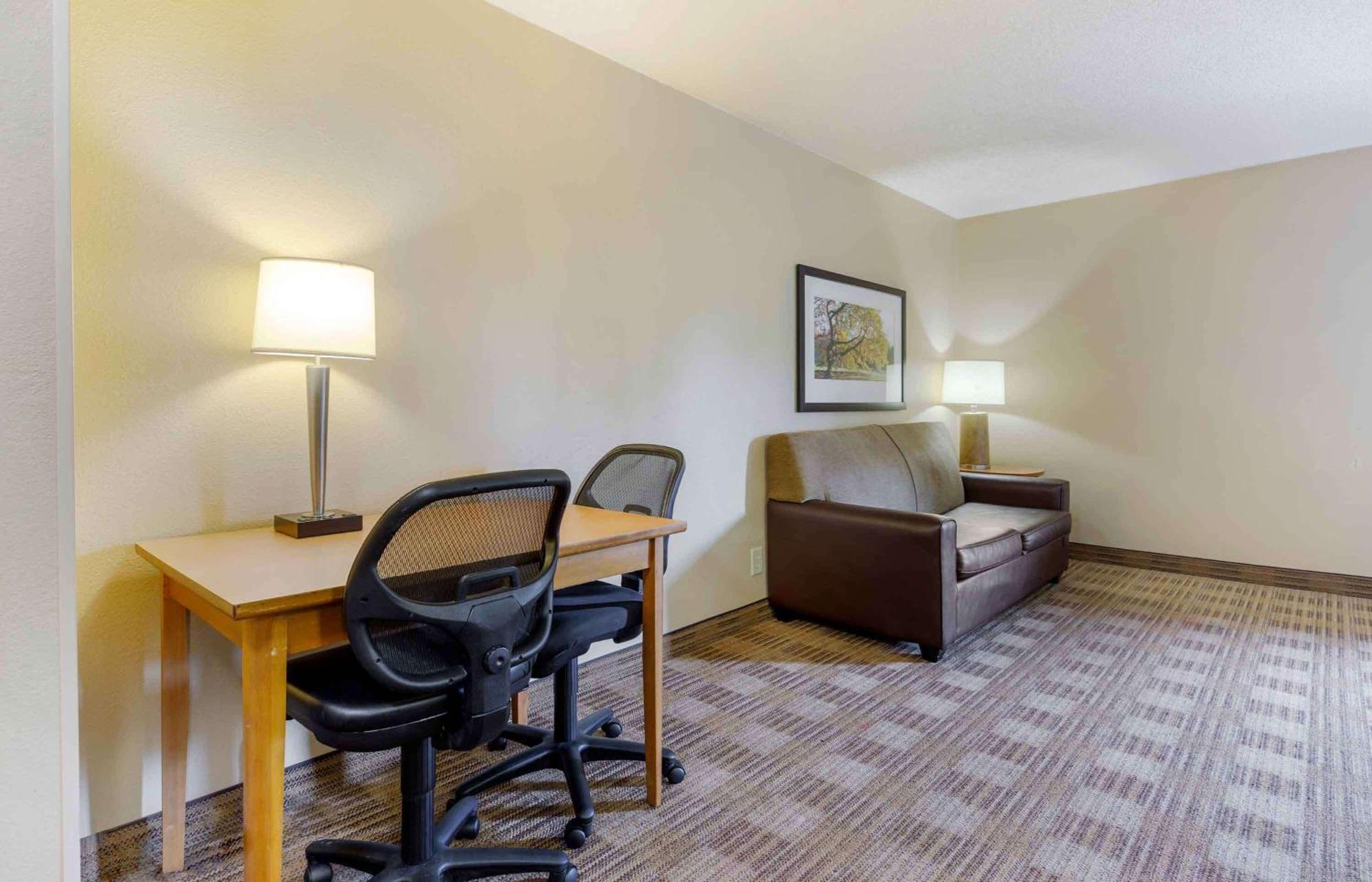 Extended Stay America Select Suites - Raleigh - Rtp - 4610 Miami Blvd Дърам Екстериор снимка