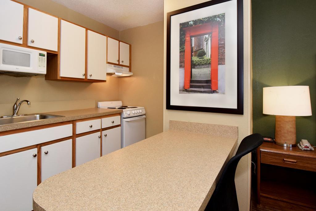 Extended Stay America Select Suites - Raleigh - Rtp - 4610 Miami Blvd Дърам Екстериор снимка