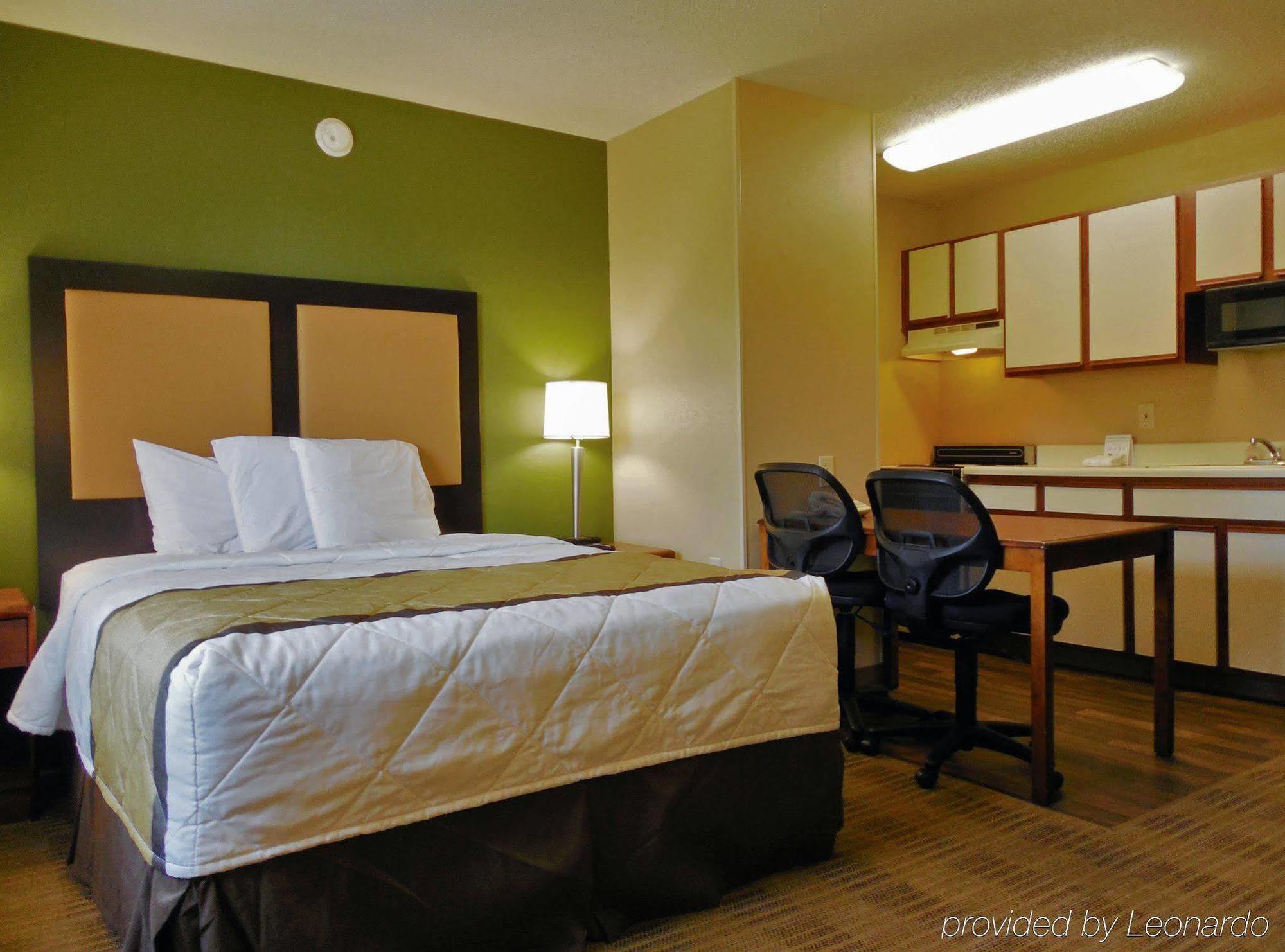 Extended Stay America Select Suites - Raleigh - Rtp - 4610 Miami Blvd Дърам Екстериор снимка