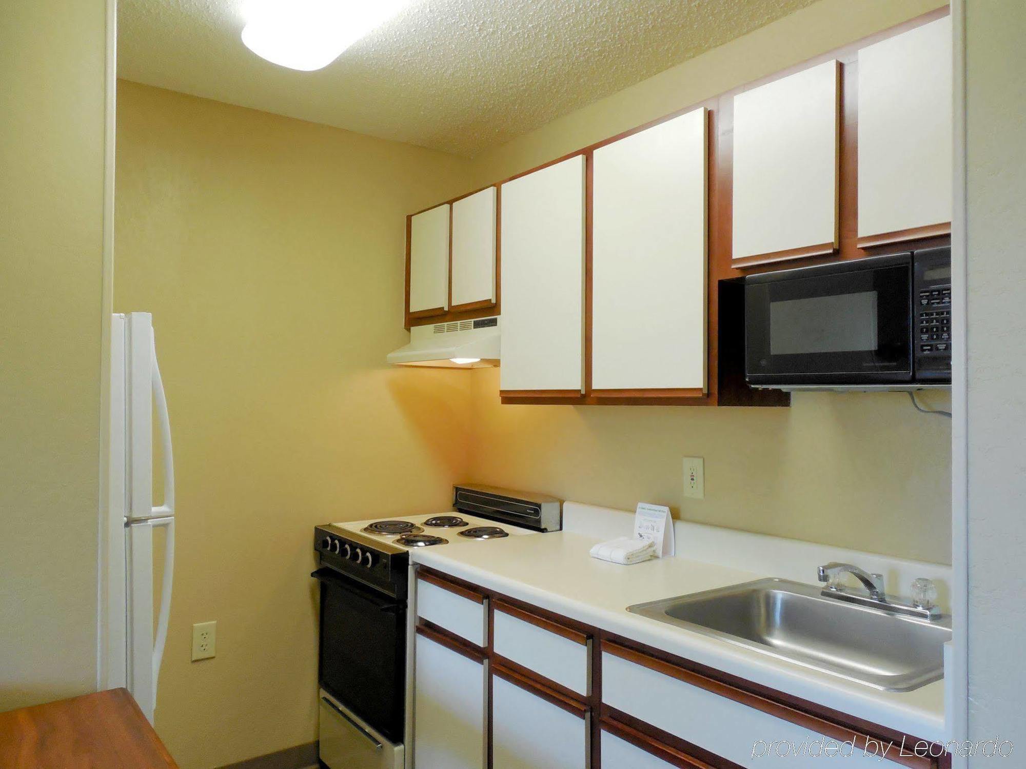 Extended Stay America Select Suites - Raleigh - Rtp - 4610 Miami Blvd Дърам Екстериор снимка
