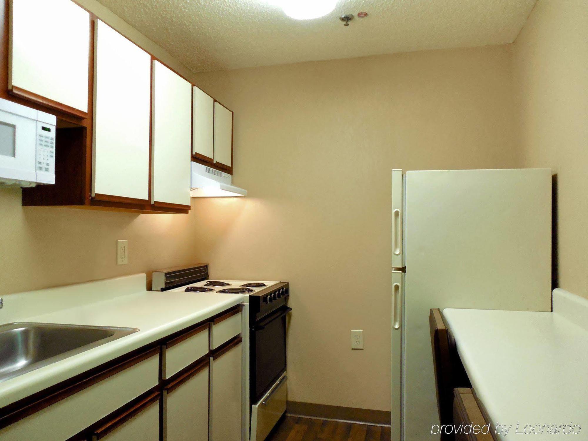 Extended Stay America Select Suites - Raleigh - Rtp - 4610 Miami Blvd Дърам Екстериор снимка