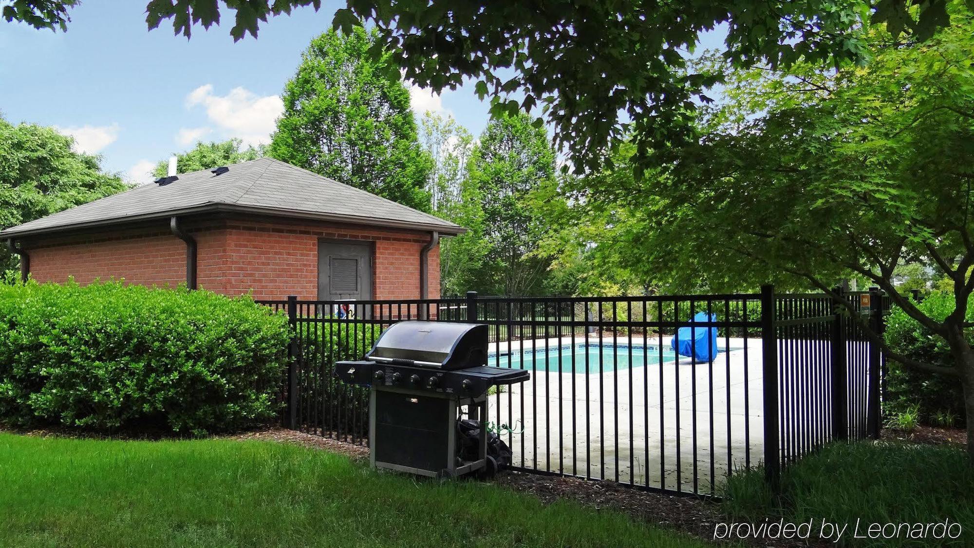 Extended Stay America Select Suites - Raleigh - Rtp - 4610 Miami Blvd Дърам Екстериор снимка